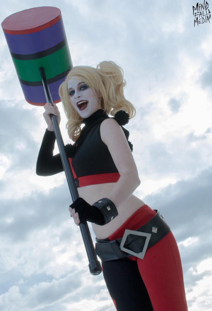 10 Harley Quinn Cosplay That Are Both Sweet And Psycho